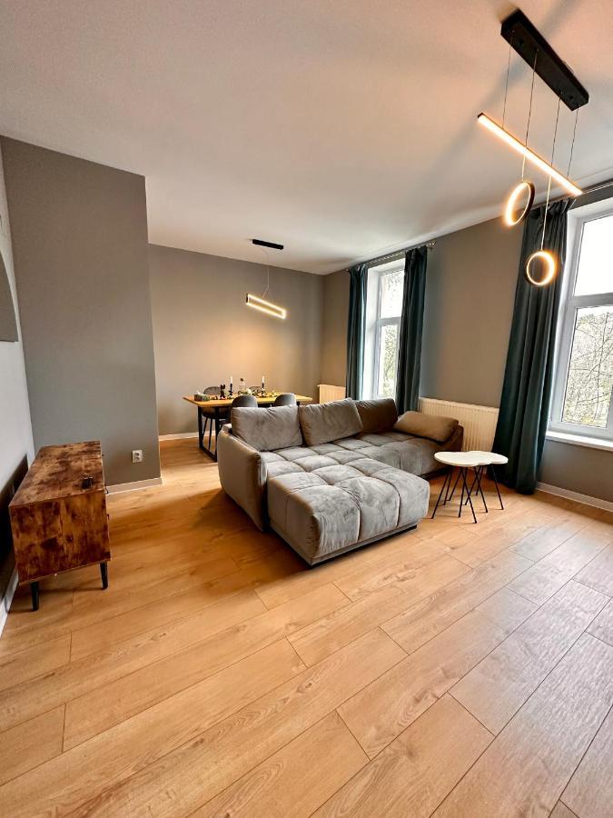 Lv Luxury Apart - One Minute Away From Train Station 普雷代亚尔 外观 照片