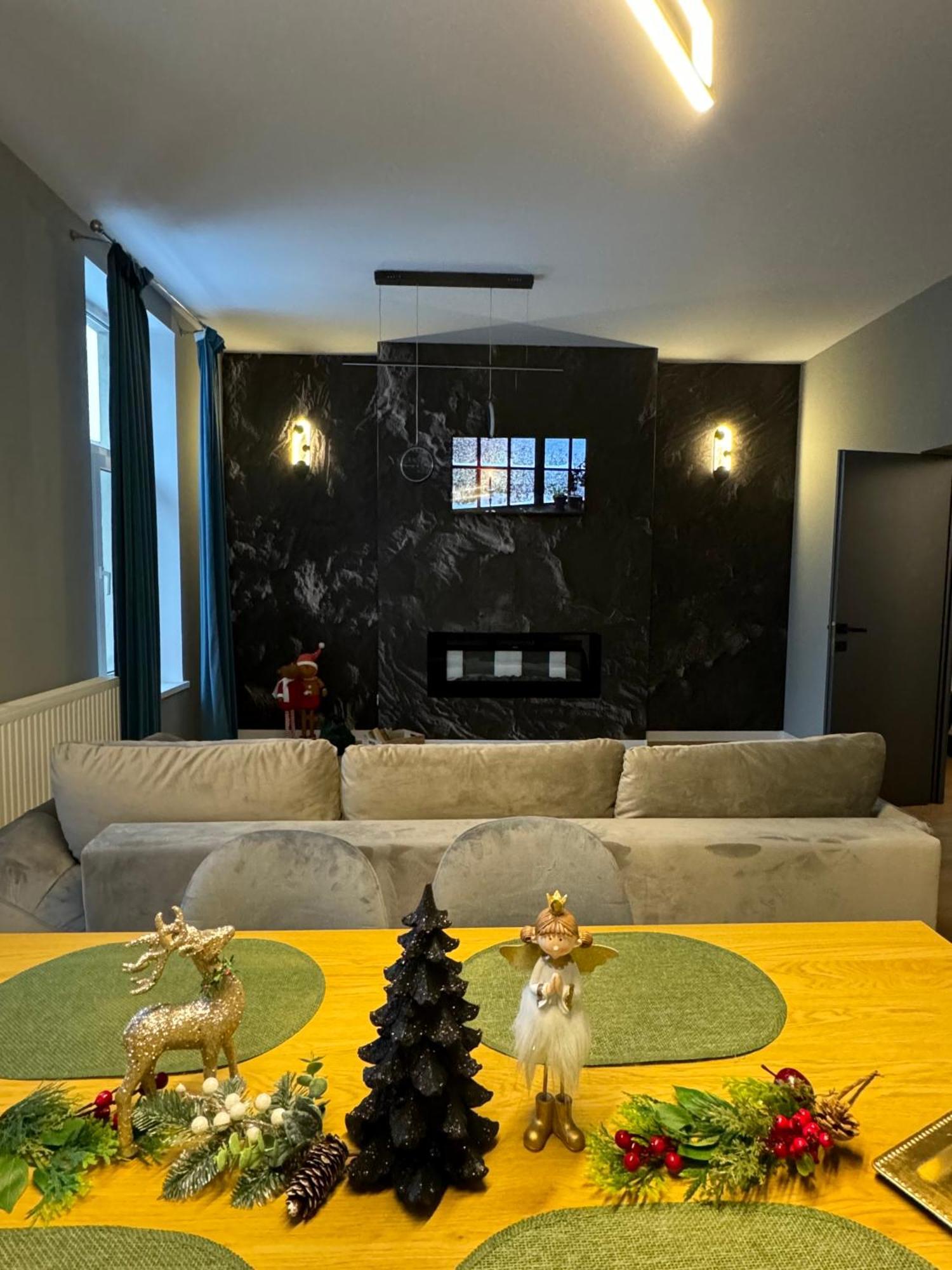 Lv Luxury Apart - One Minute Away From Train Station 普雷代亚尔 外观 照片