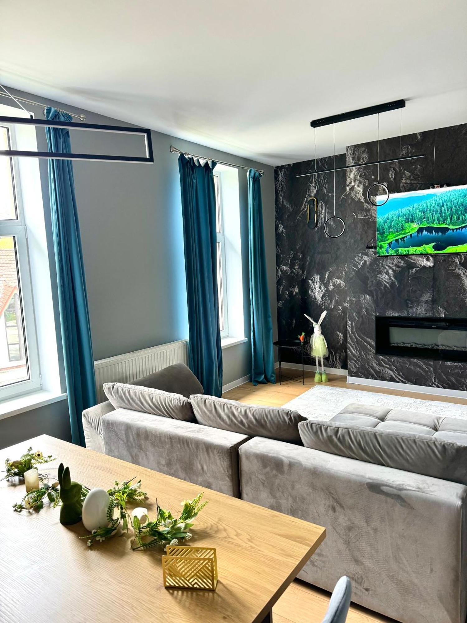 Lv Luxury Apart - One Minute Away From Train Station 普雷代亚尔 外观 照片